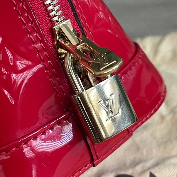 ❌SOLD❌Louis Vuitton BB Alma Vernis Red Leather Crossbody Bag - Picture 10 of 13